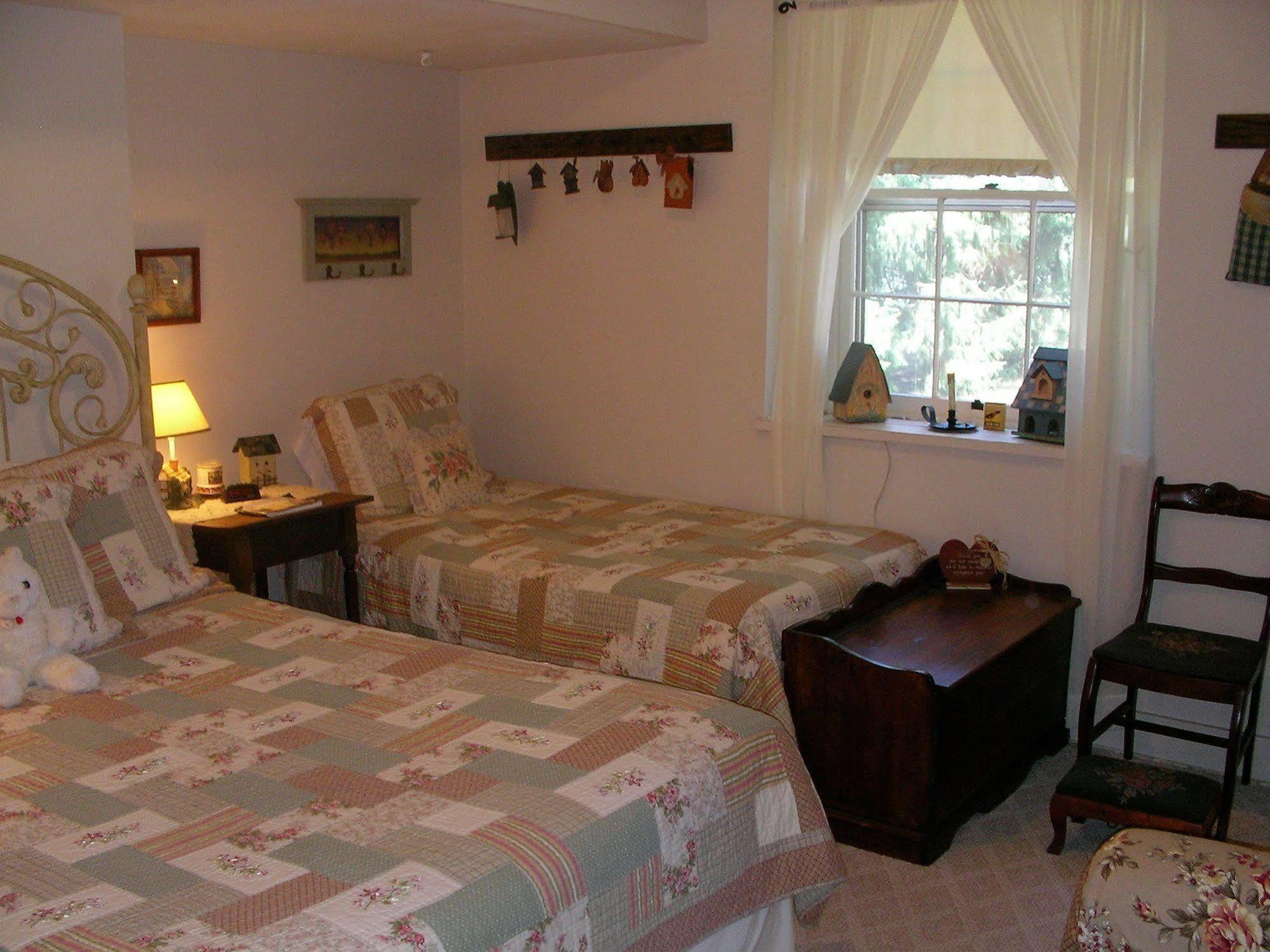 The Pines Of Dresden Bed & Breakfast Bilik gambar